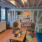 Le Logis De Pitry Bed & Breakfast 4*