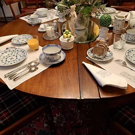 Le Logis De Pitry Bed & Breakfast 4*