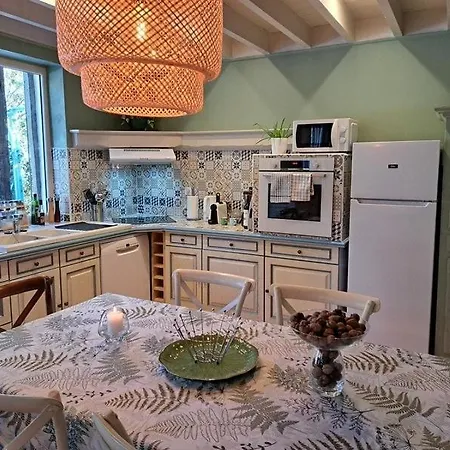 Le Logis De Pitry Bed & Breakfast Thierville