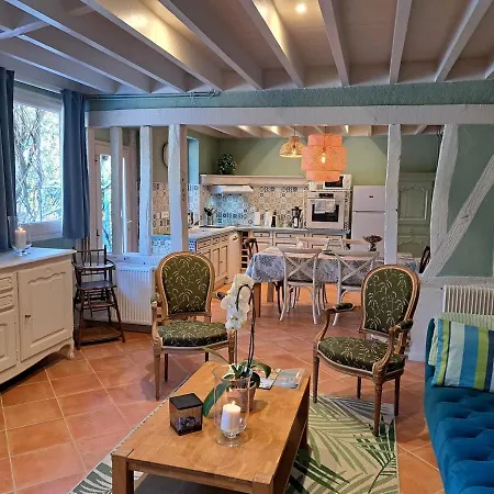 Le Logis De Pitry Bed & Breakfast 4*