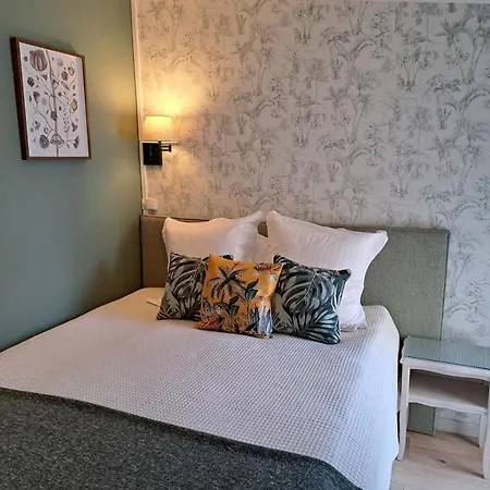 Le Logis De Pitry Bed & Breakfast 4*